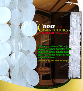 Capiz는 정연한 목제 기초에 있는 자연적인 백색 둥근 디자인을 잘게 썬다.
